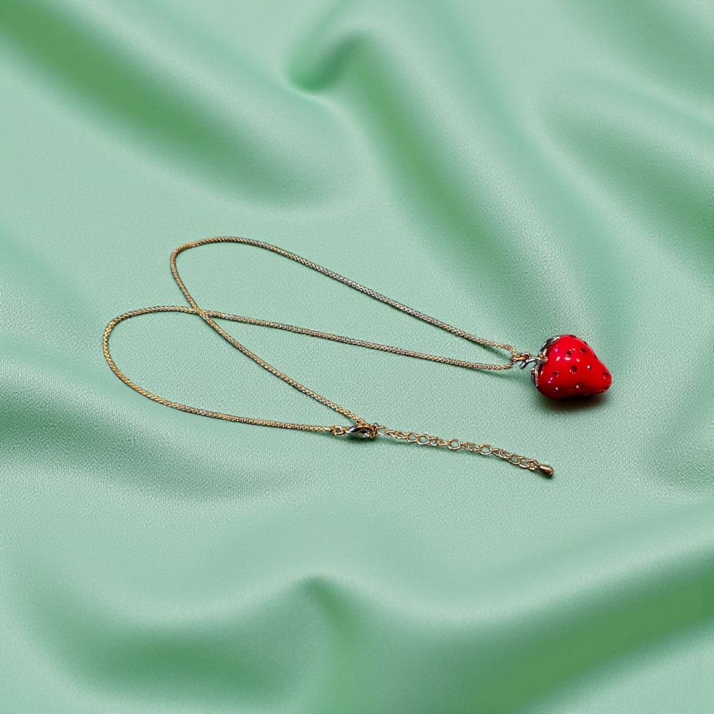 SALE!! Luscious Strawberry and Gold-Filled Pendant Necklace--NWT - Picture 3 of 7